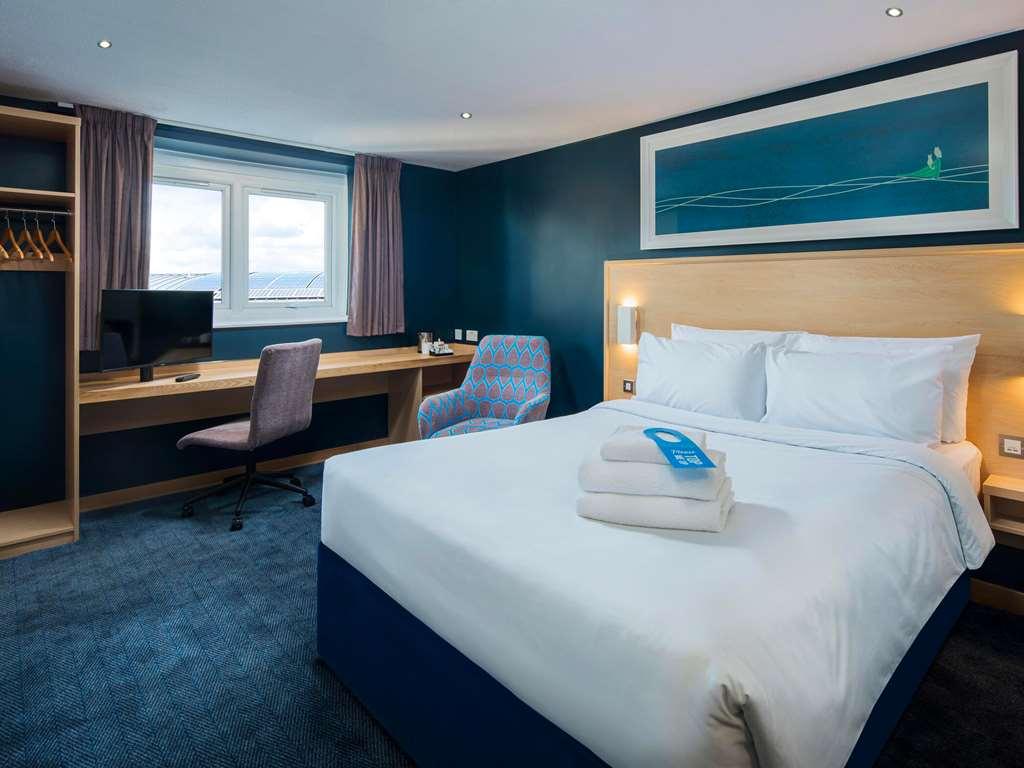 Travelodge Bath Central Room photo