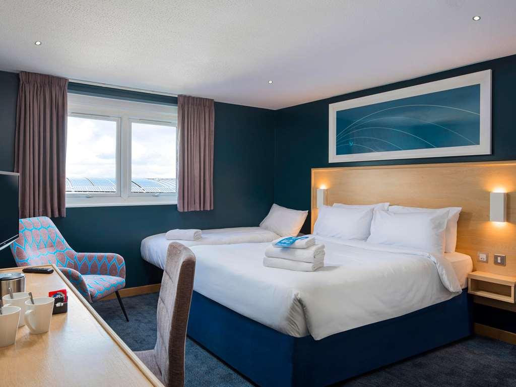 Travelodge Bath Central Room photo