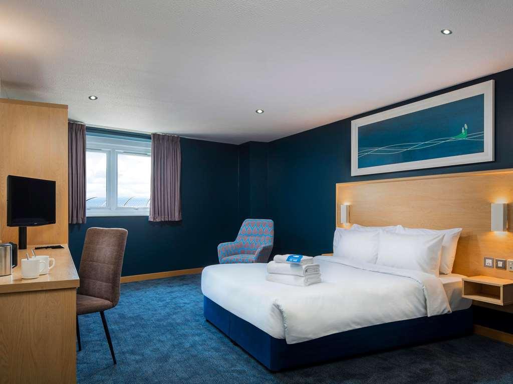Travelodge Bath Central Room photo