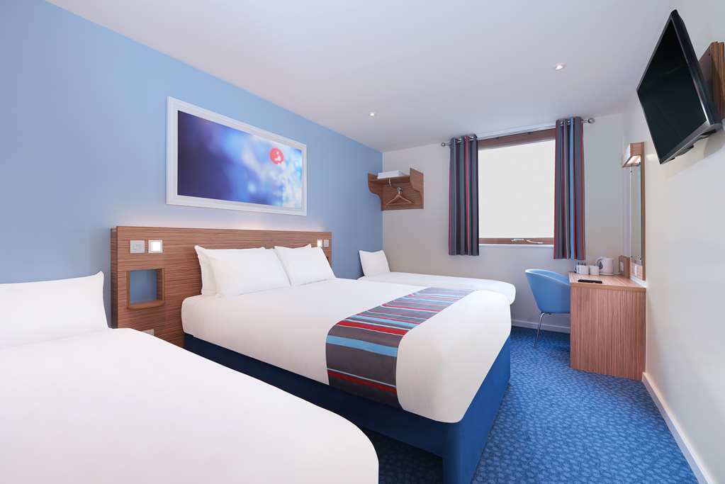 Travelodge Bath Central Room photo