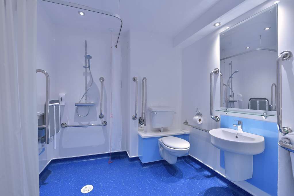Travelodge Bath Central Room photo