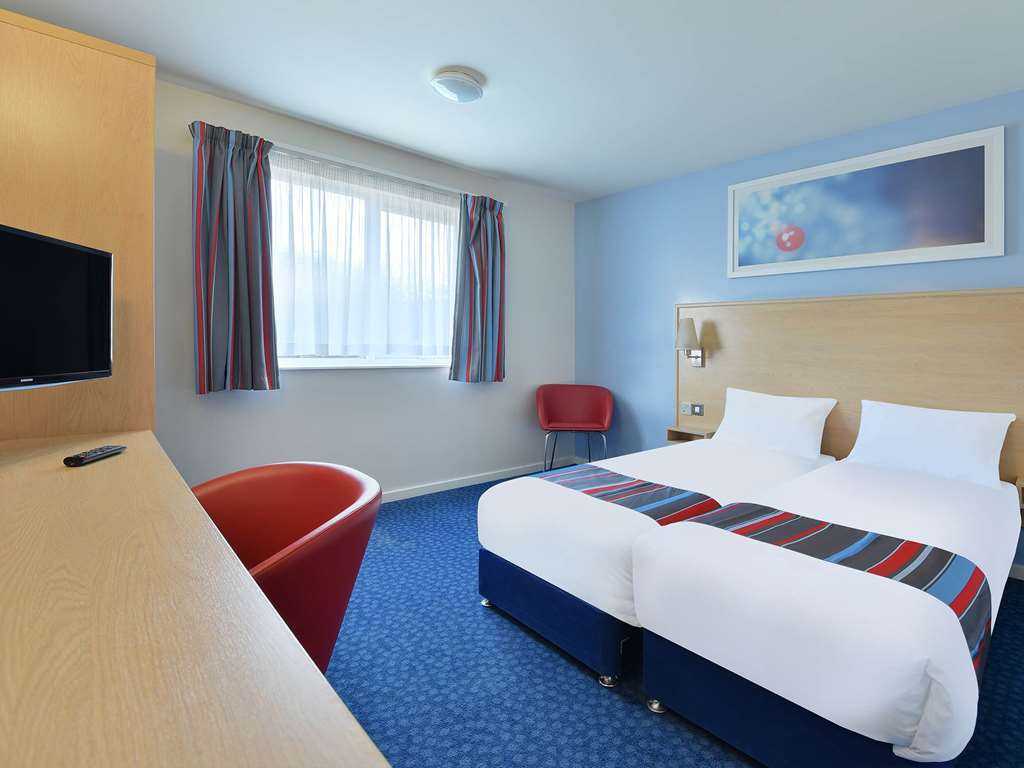 Travelodge Bath Central Room photo